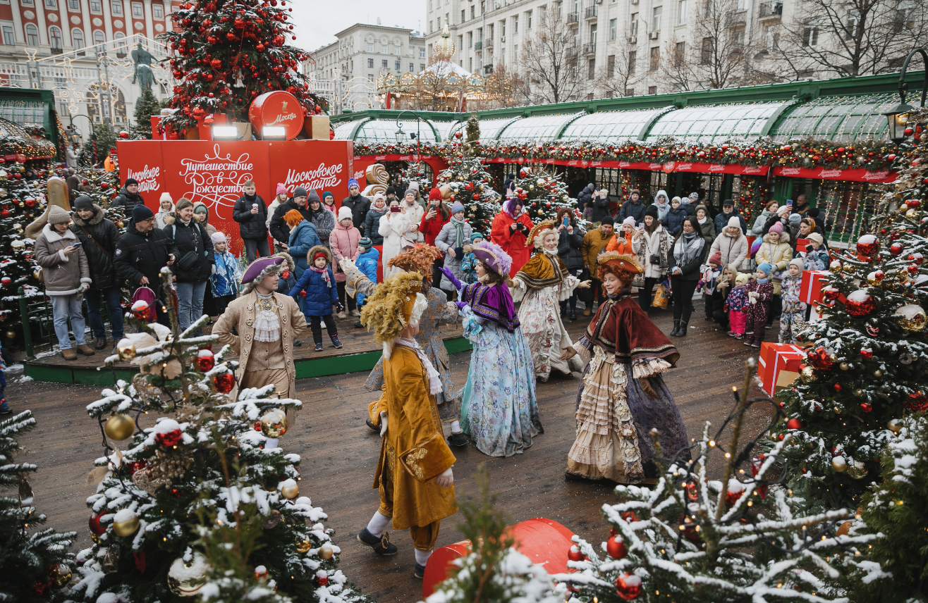 Moskva sizi Yeni il möcüzələri dünyasına səyahətə dəvət edir (FOTO)